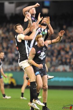 Carltons Sam Rowe gets the high spot as Brodie Grundy challenges, ruckmen Mason Cox and Andrew Phillips add to the carnage