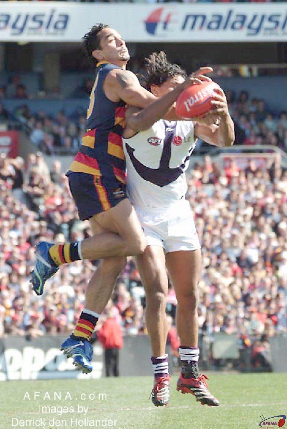 [b]The Docker's Troy Cook marks superbly under extreme pressure from the Crows defence[/b]