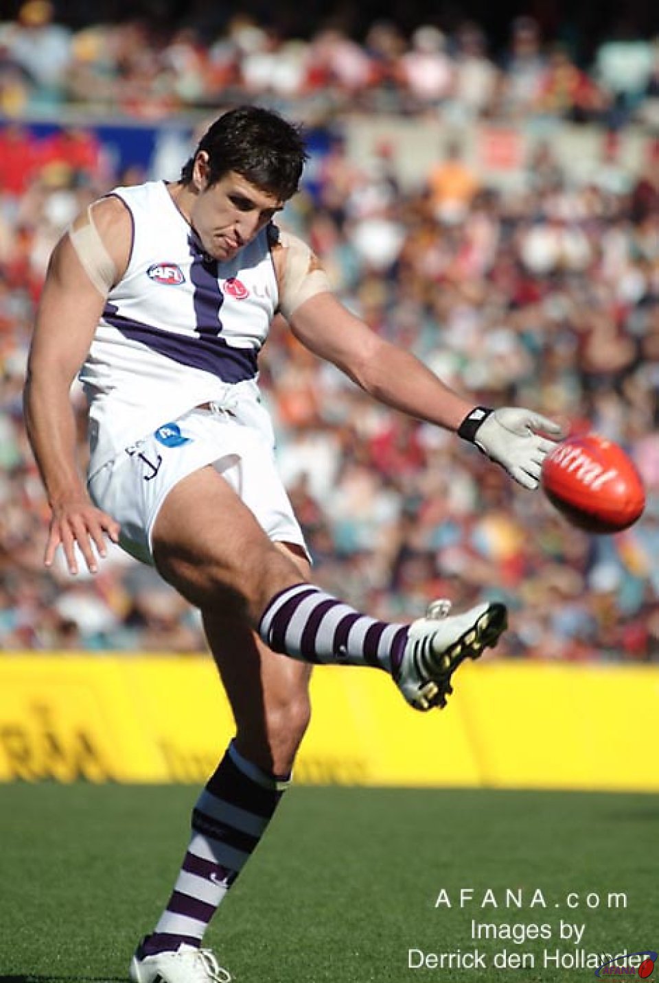 [b]Matthew Pavlich drives deep into the forward attacking zone for the Dockers[/b]