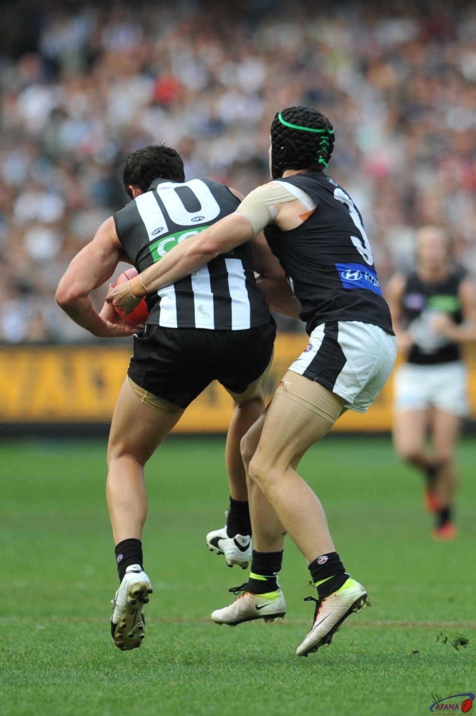 Captain on Captain Murphy tackles Pendlebury