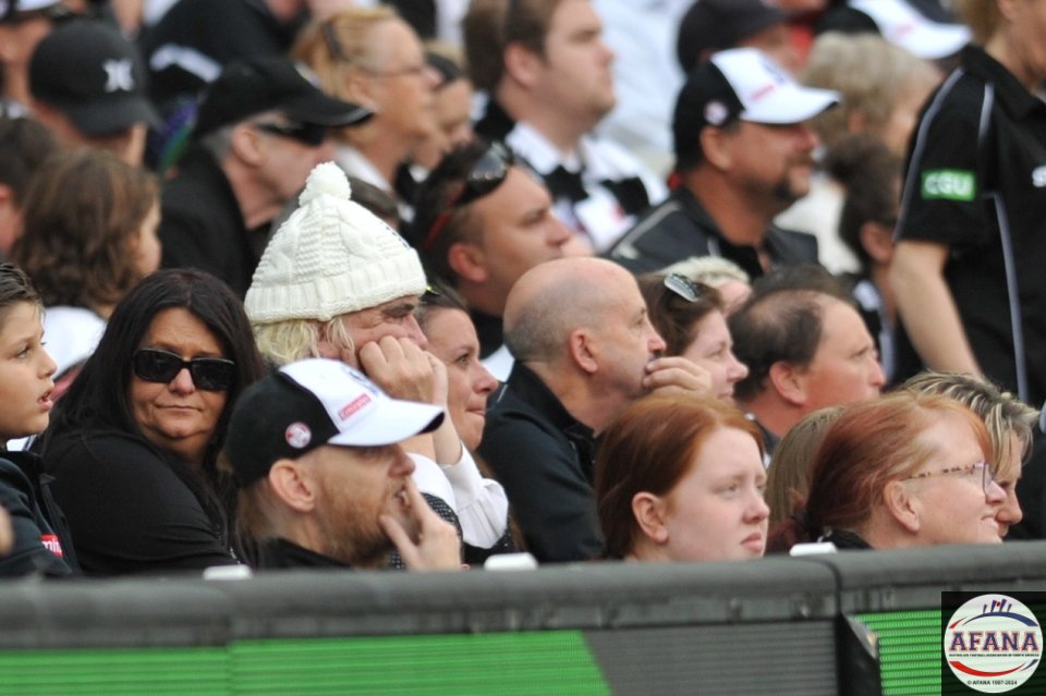 Joffa looking despondent as the game slips away from the pies