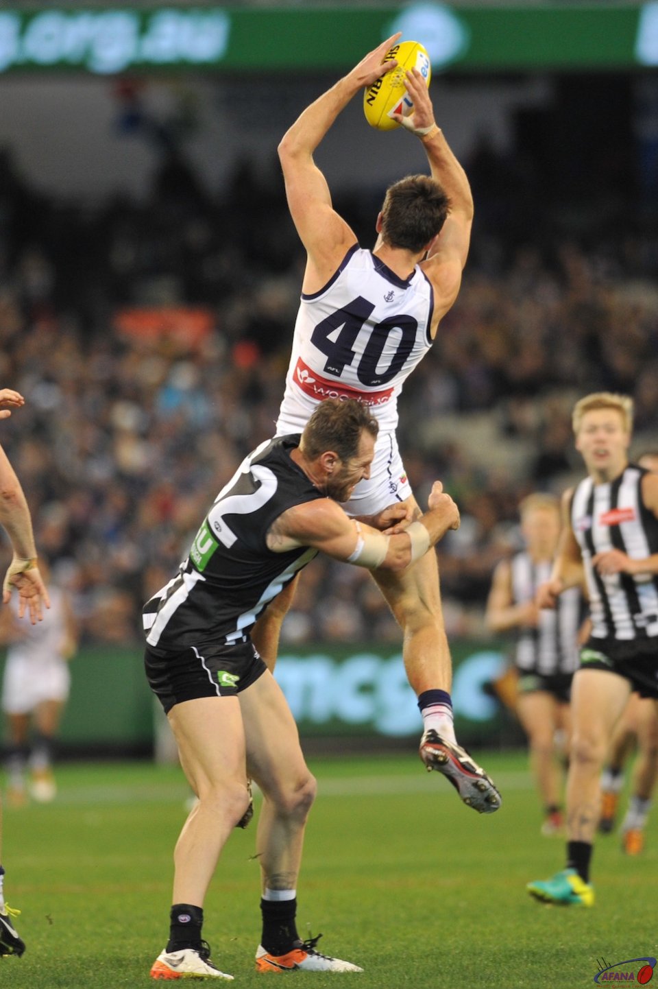 Cloke outjumped by Collins