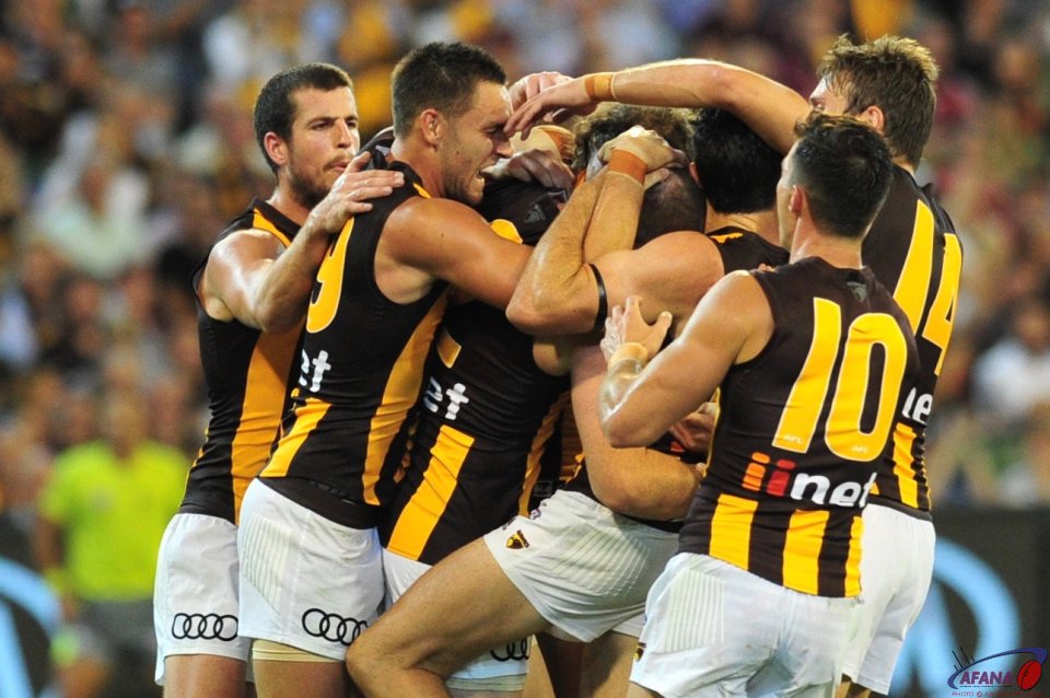 The Hawkes swamp Roughead after his first goal back