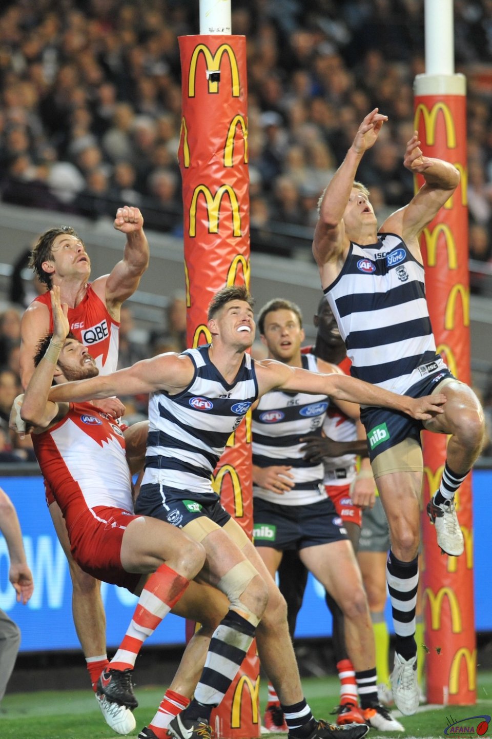 Big pack ready to launch as Geelong bomb the ball in