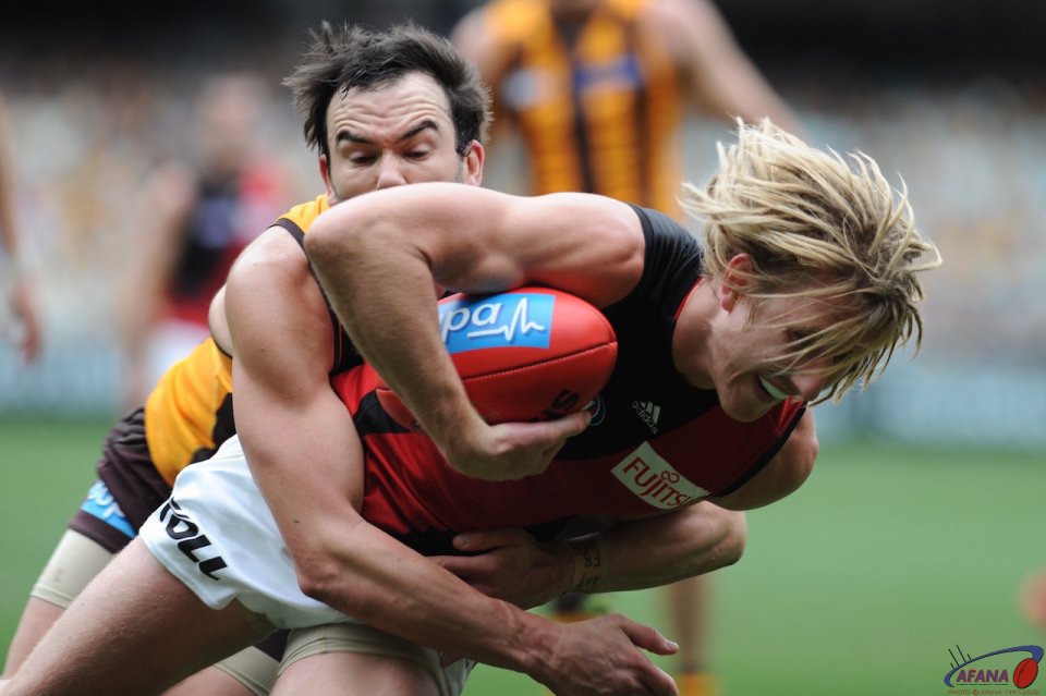Lewis_tackles_Heppell