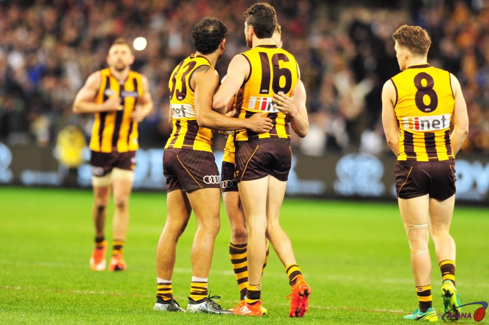 Mitchel and Rioli console Smith after his missed his kick