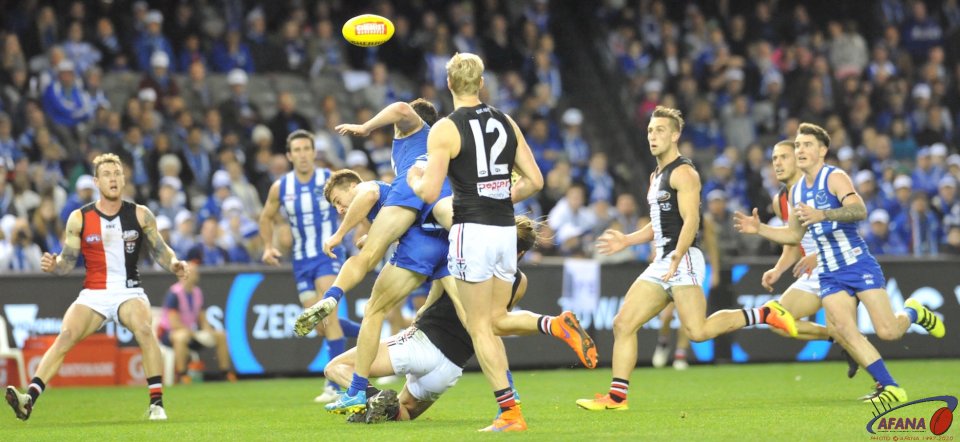 Saints keep the pressure up during the final quarter as North furiously defend 