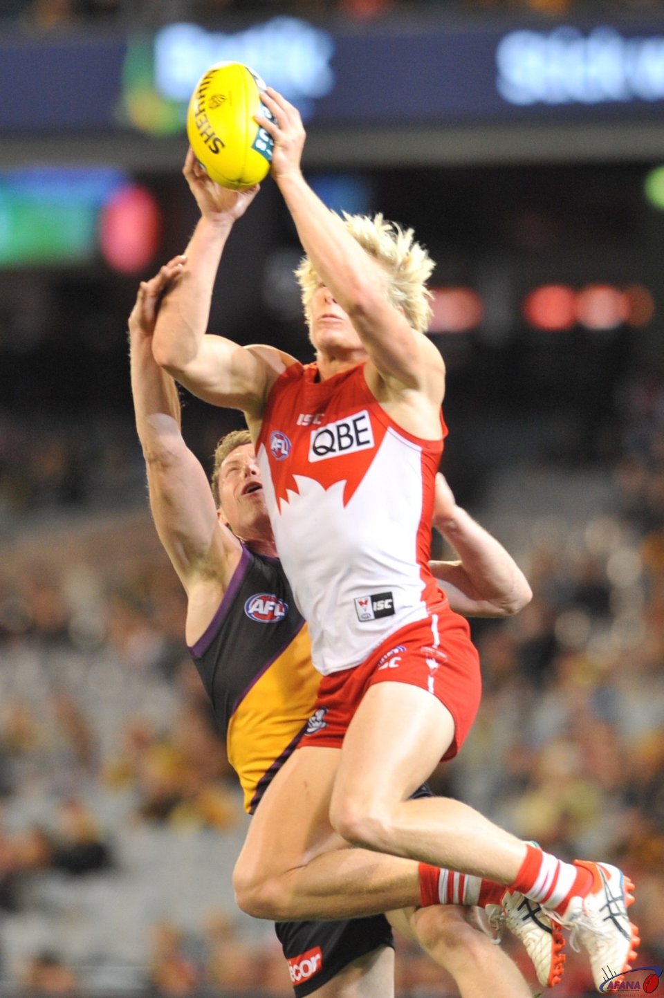 Isaac Heeney marks on the wing