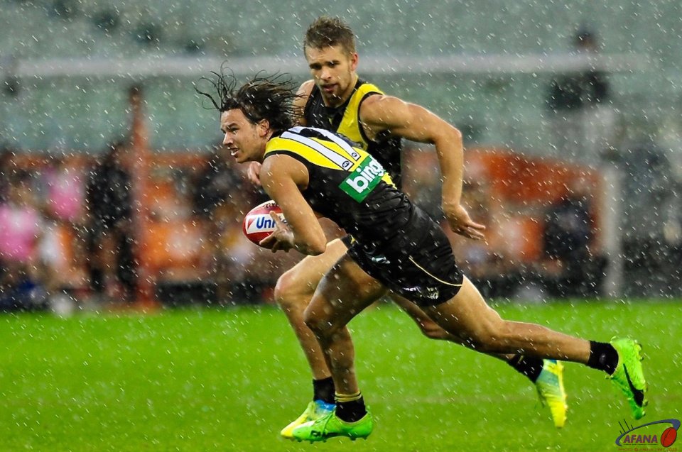 Rioli heads for goal and scores