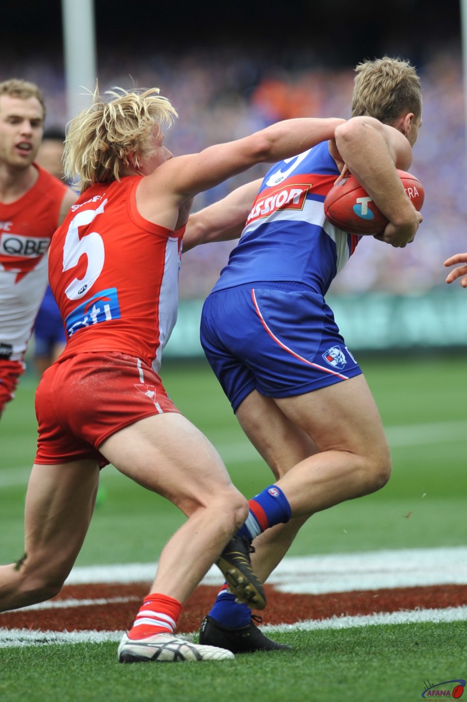 Jake Stringer bustles his way out of the Heeney tackle 