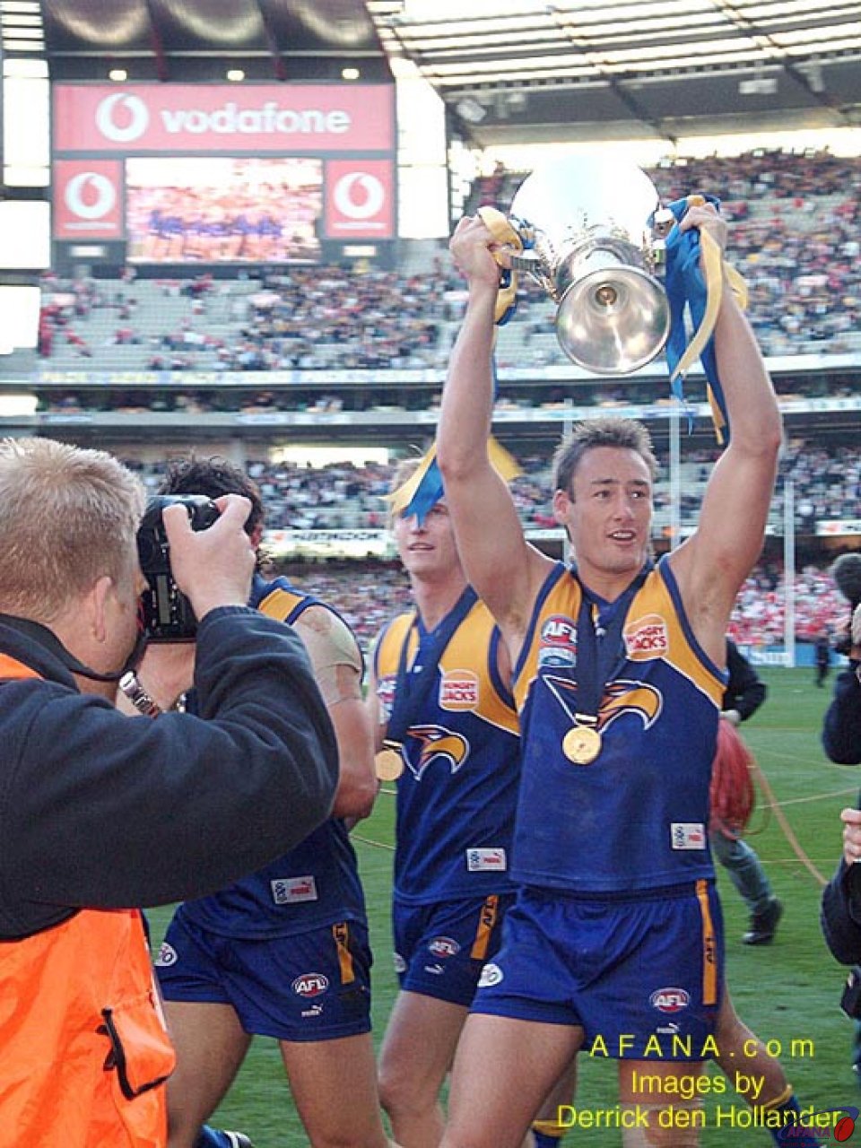 [b]The Eagles run their victory lap around the MCG after the 2006 AFL Grand Final[/b]