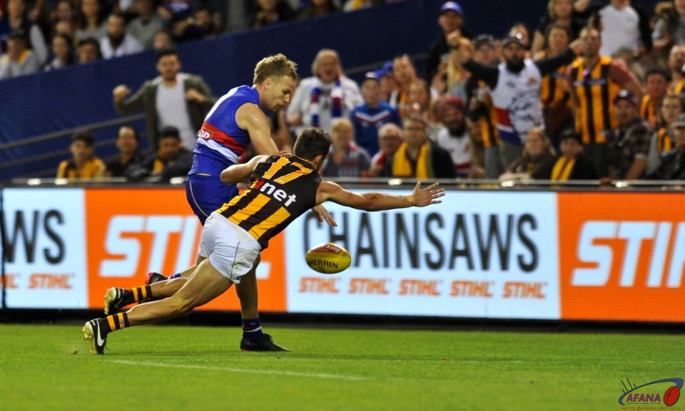 Jake Stringer contests the ball with Hawk defender Angus Litherland
