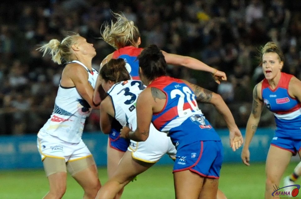 The Bulldogs captain is under pressure from Anne Hatchard (33)