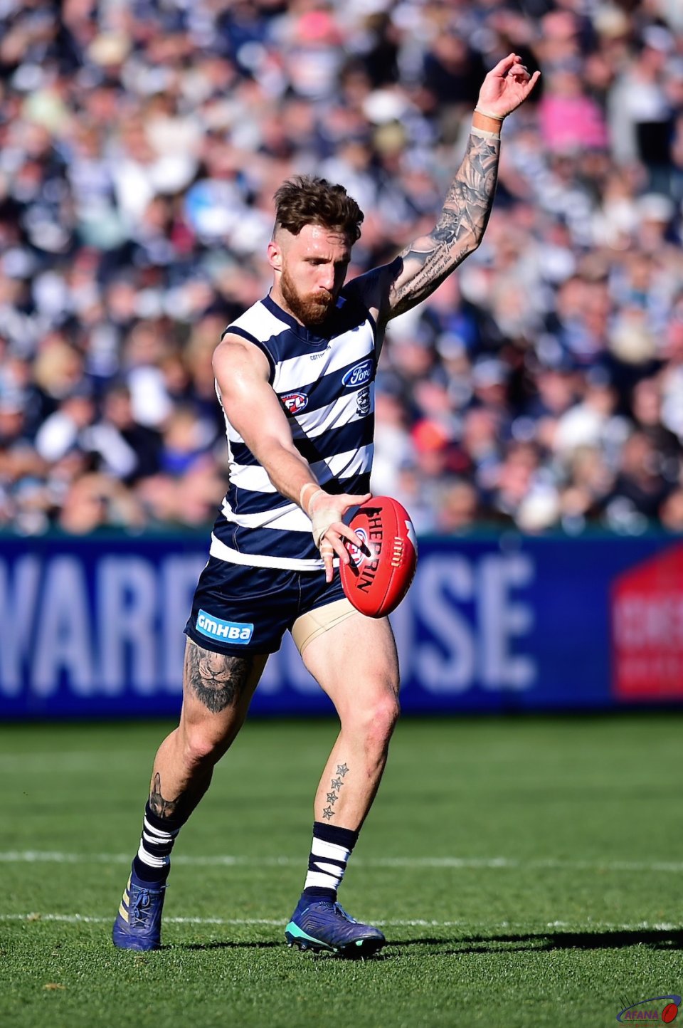 Zach Tuohy kicks out of defence