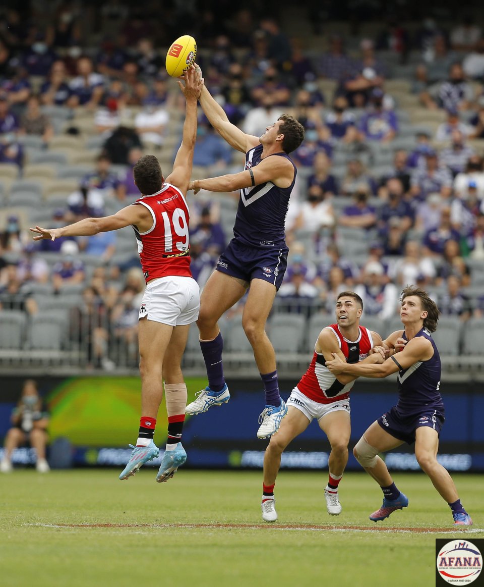 Ruckman compete at the centre bounce