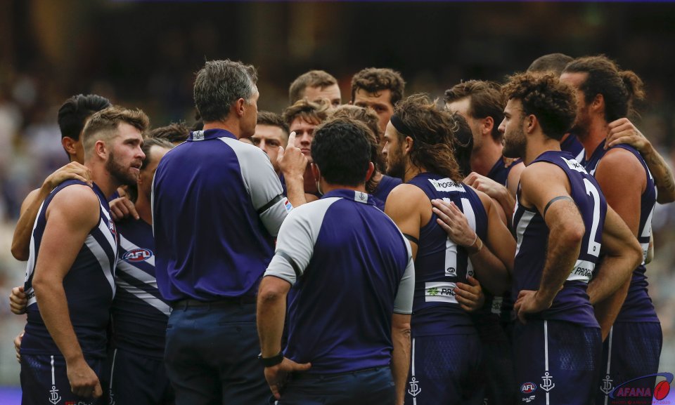 Fremantle coach talks with players