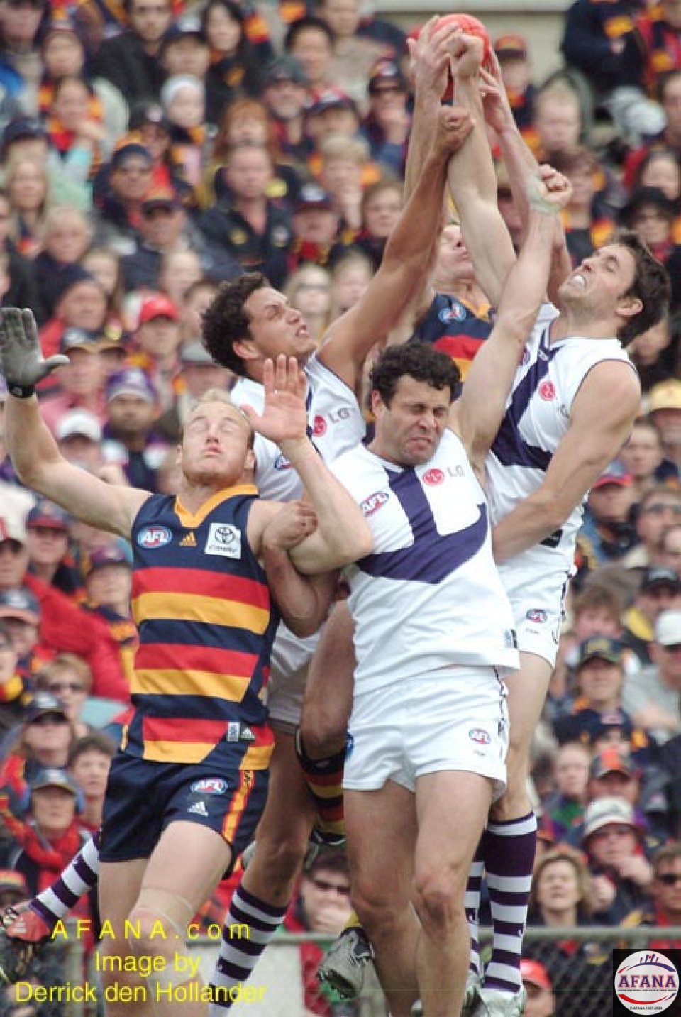 [b]Players collide in a defensive spil in the Dockers defensive half[/b]