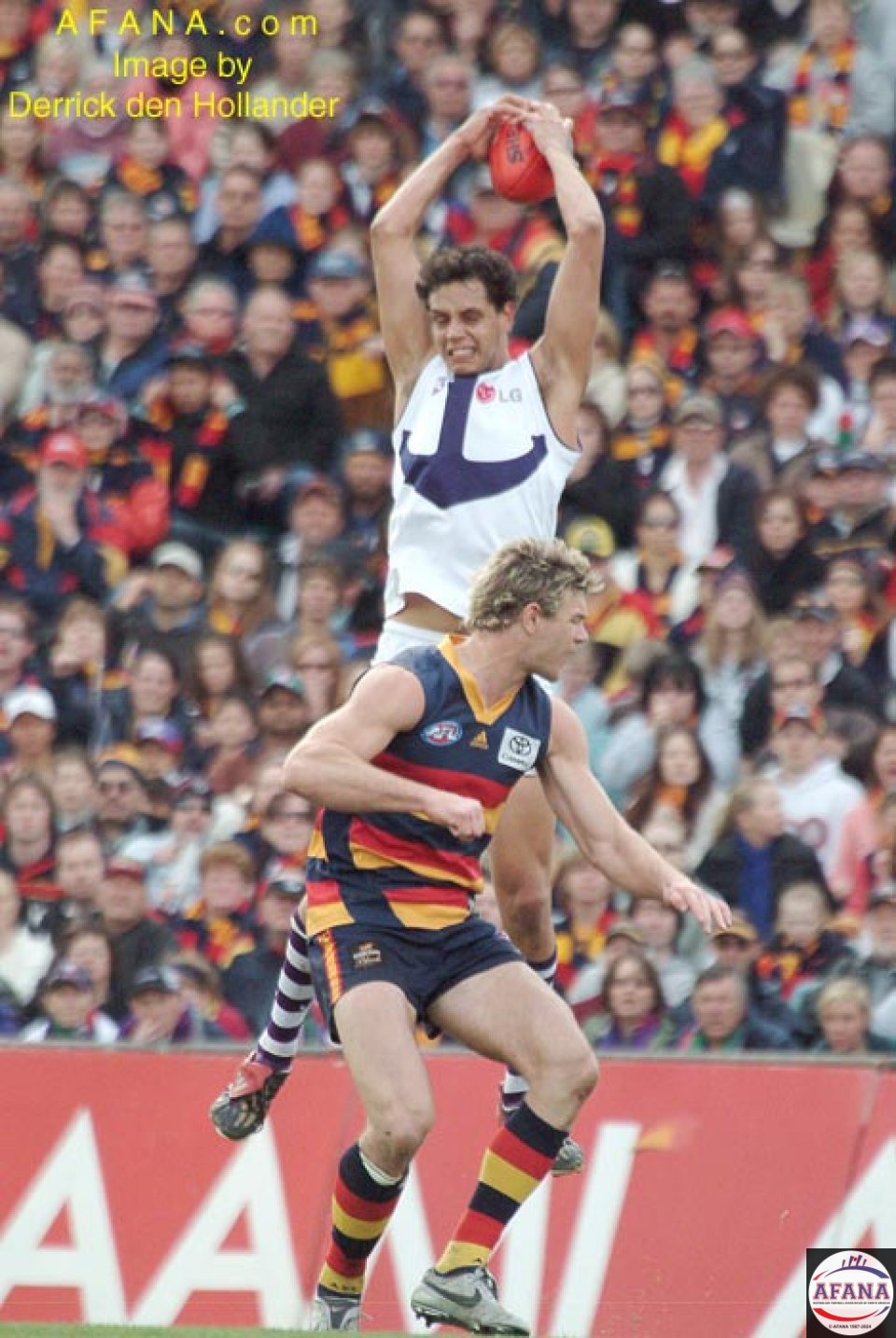 [b]A soaring attempted mark by Fremantle in defense[/b]