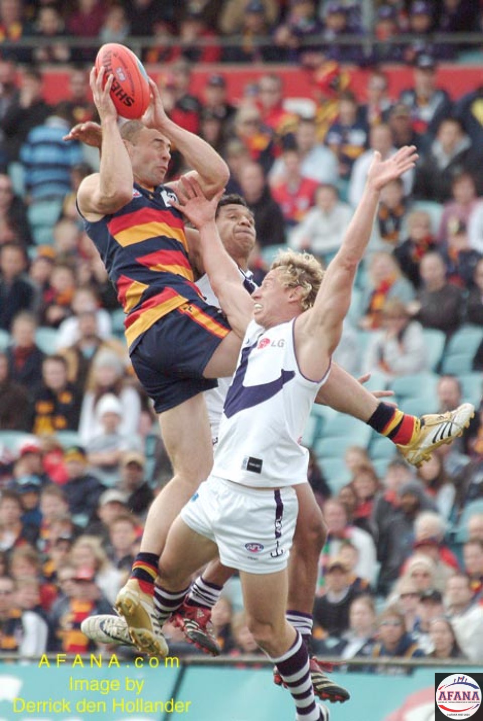 [b]A spectacular and courageous mark from Crows stallwart Jason Torney[/b]