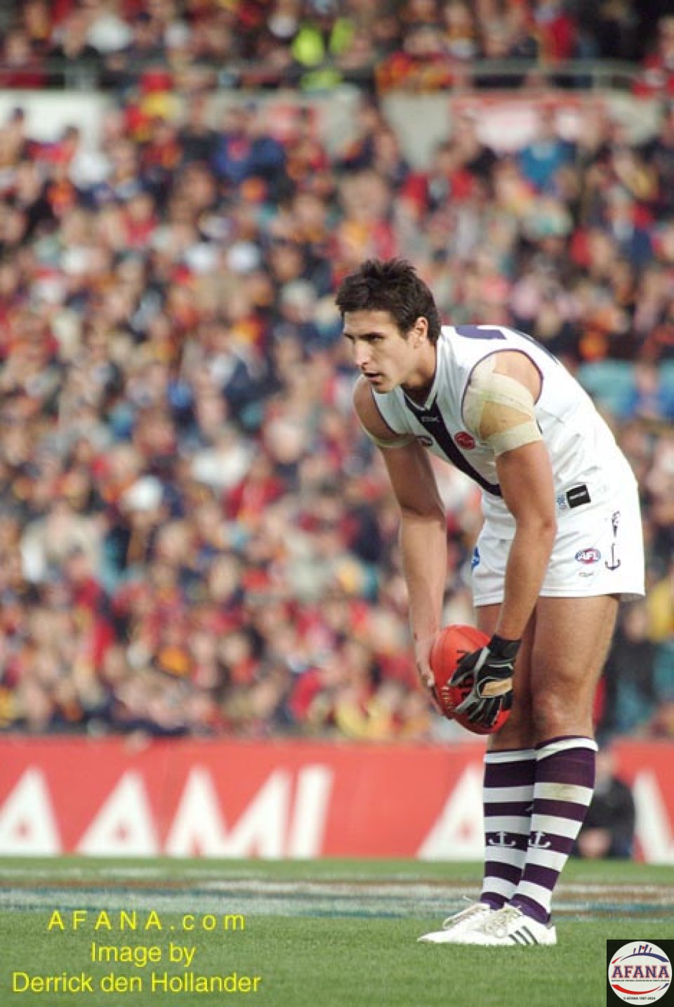 [b]Matthew Pavlich lines up an attempt for goal for the Fremantle Dockers[/b]