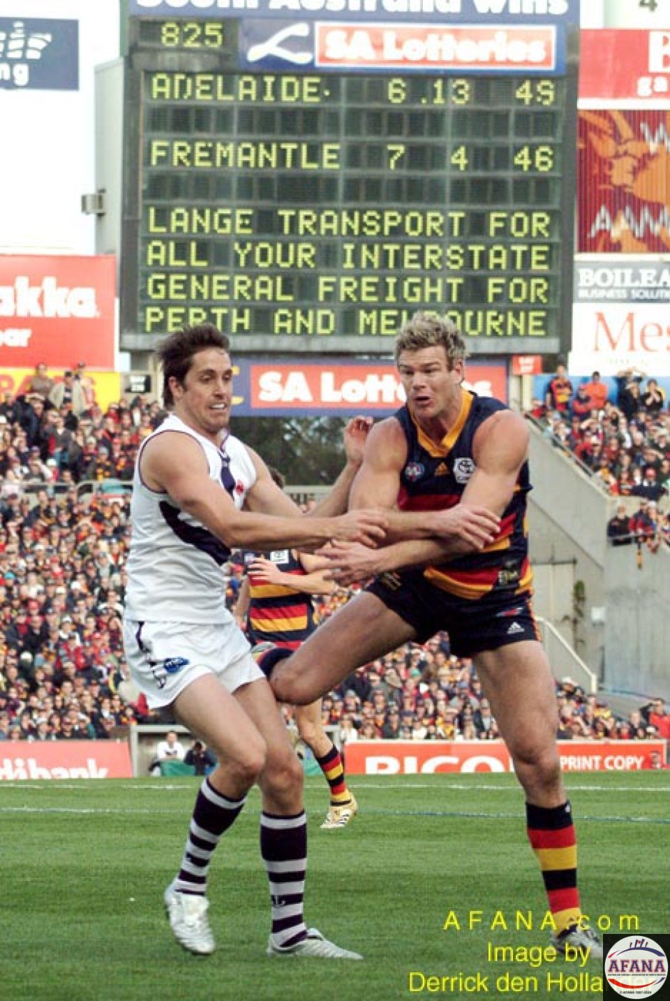 [b]With the scoreboard as a backdrop at AAMI Stadium, the Crows and Fremantle do battle[/b]