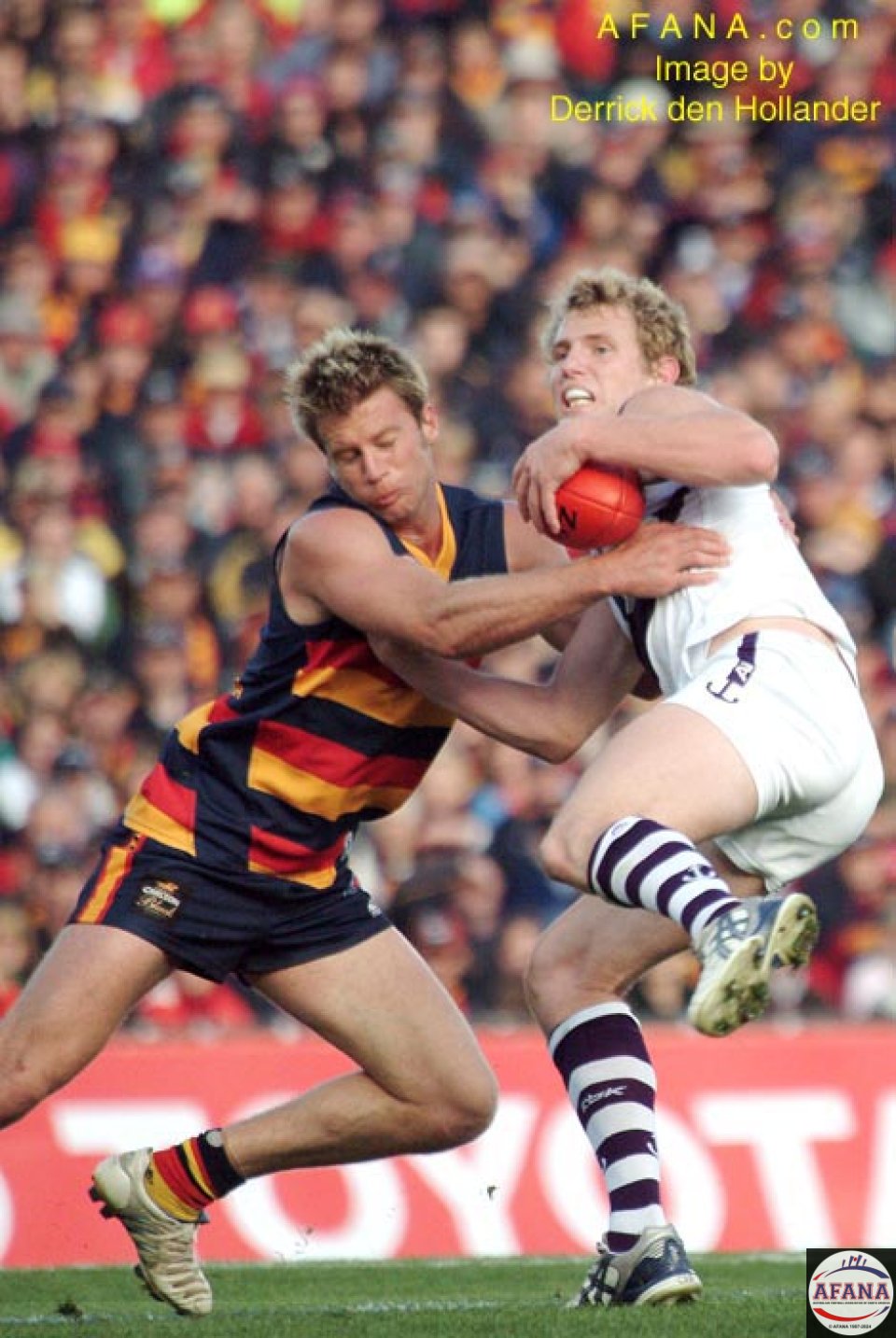 [b]Late in the game the Crows forwards exhibited great pressure on the Dockers in keeping the ball in their forward zone[/b]