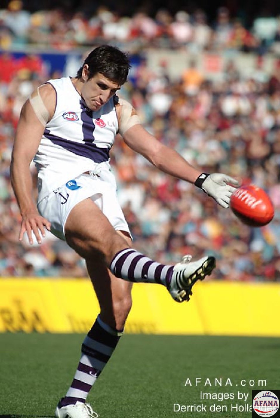 [b]Matthew Pavlich drives deep into the forward attacking zone for the Dockers[/b]