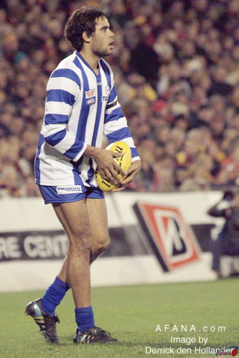 [b]North Melbourne size up their defensive options from a kickout[/b]