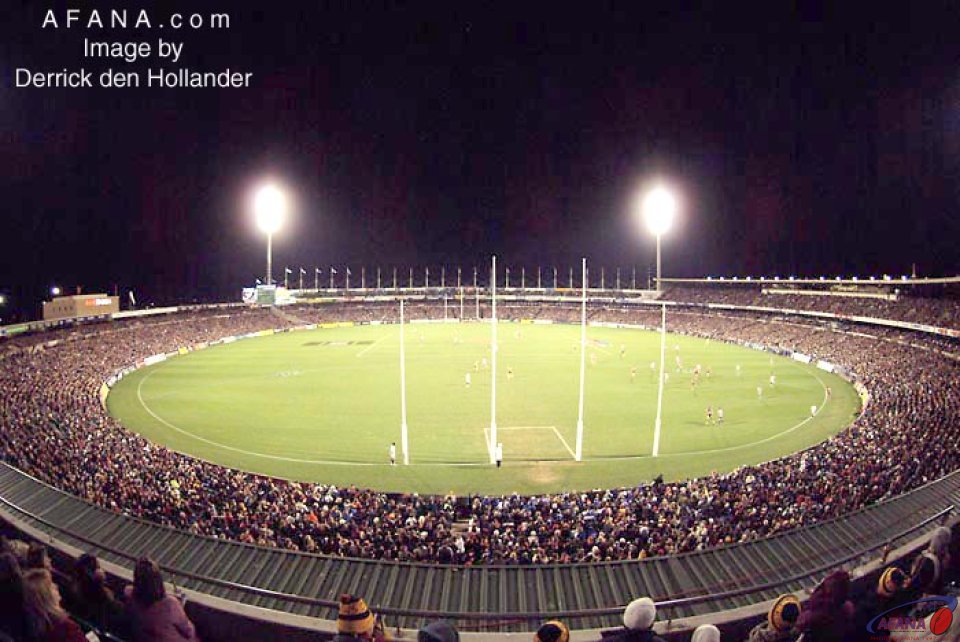 [b]AAMI Stadium at night, as viewed from the Northern end of the ground.[/b]