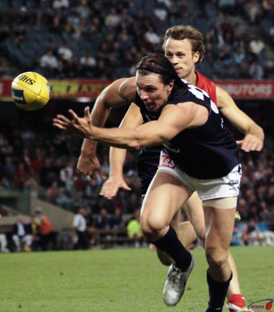 [b]Desperate lunge for the ball by Carlton against Melbourne, Telstra Dome[/b]