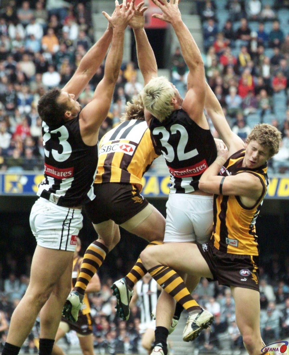 [b]A pack develops in the Collingwood-v-Hawthorn match, early season 2006, Telstra Dome[/b]