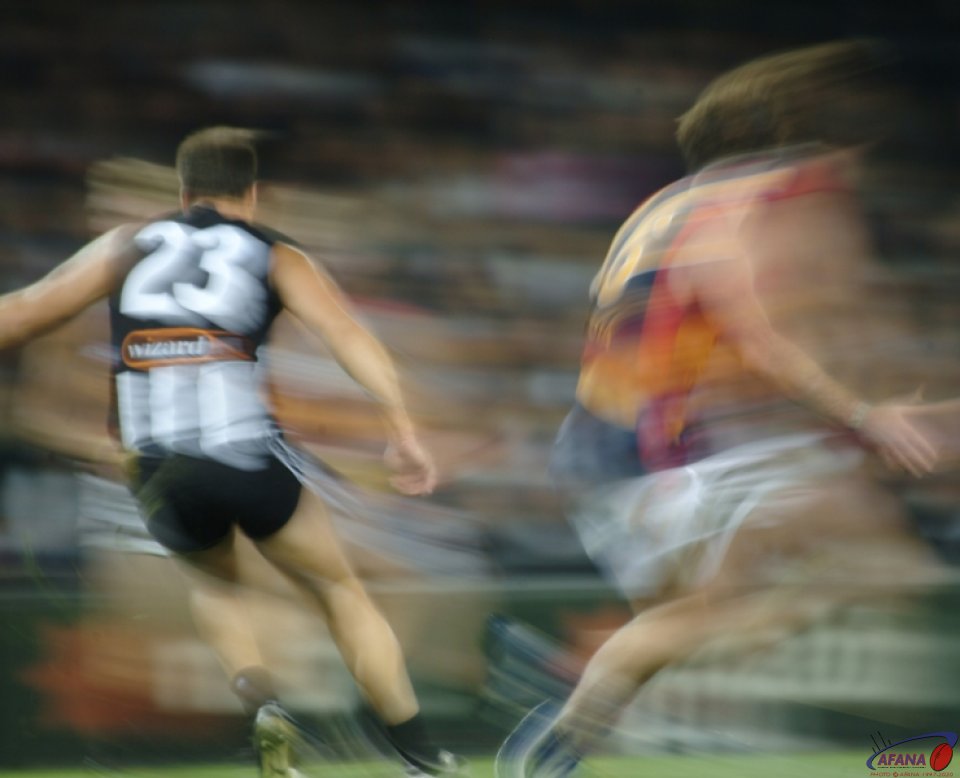 [b]Anthony Rocca and Ken McGregor speed blur, Collingwood-v-Adelaide, Telstra Dome[/b]