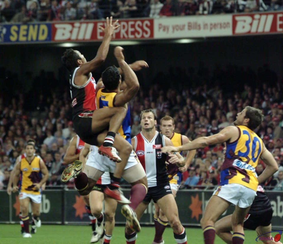 [b]High flying attempt for mark by St Kilda, versus Brisbane, Telstra Dome[/b]