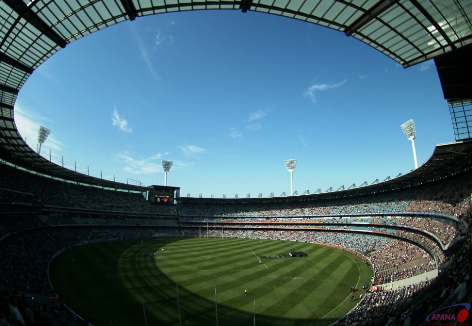 [b]A near cloudless sky, perfect weather at the MCG for the Bombers-v-Magpies match[/b]