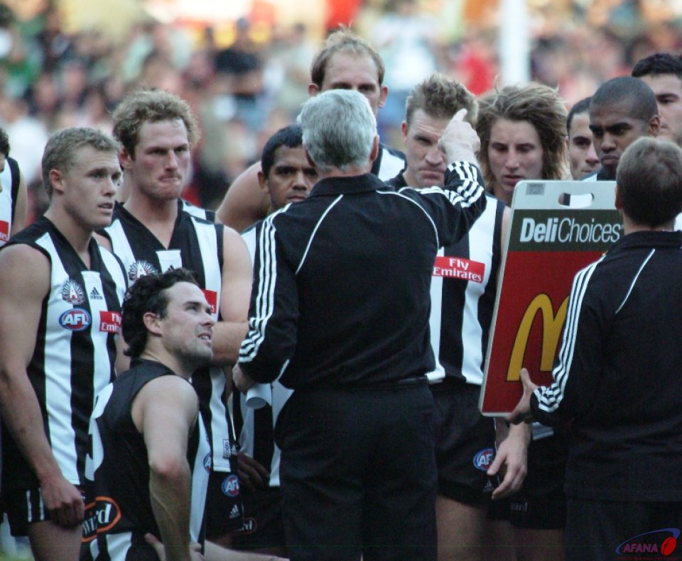 [b]Collingwood Magpies coach Mick Malhouse addresses his charges[/b]