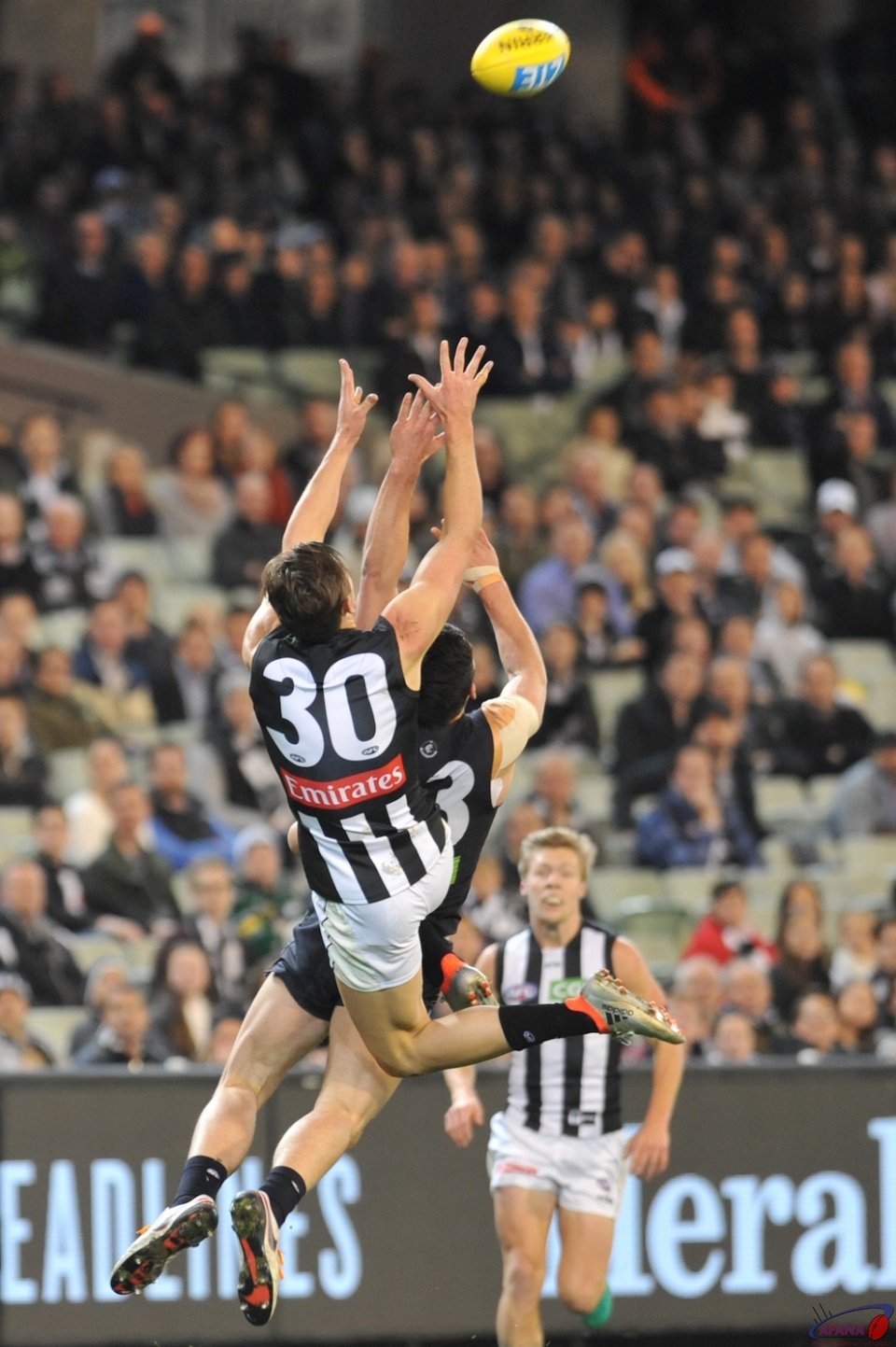 Darcy Moore taking a mark