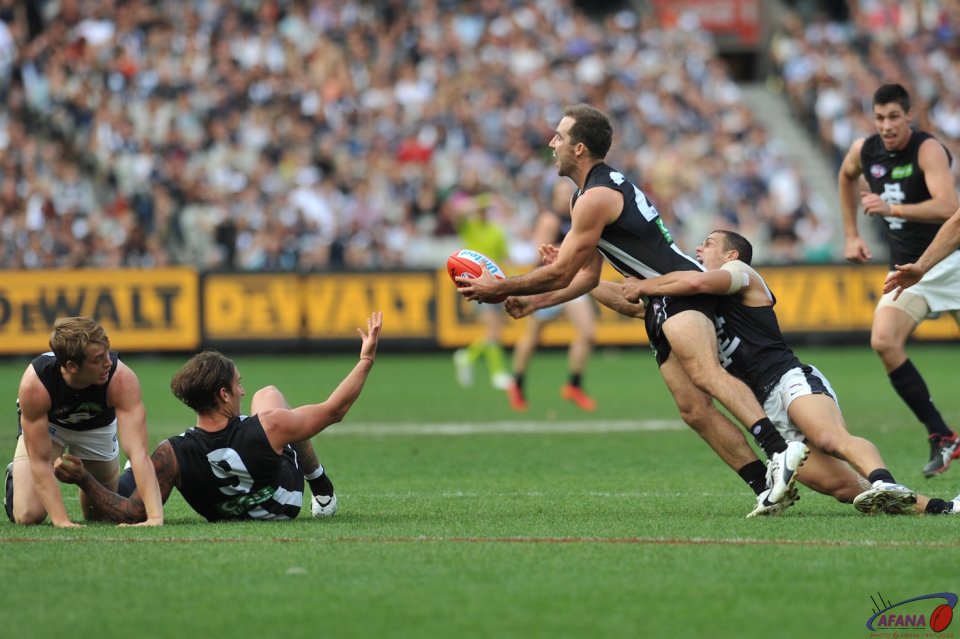 Steele Sidebottom is tackled by Ed Curnow
