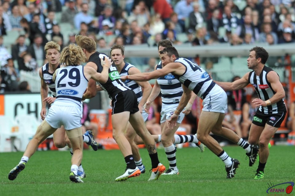 Guthrie (29) tackles Jordan De Goey as Corey Enright chases