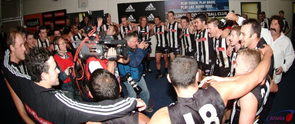 [b]The Collingwood Magpies sing the club song after a victory at Telstra Stadium[/b]