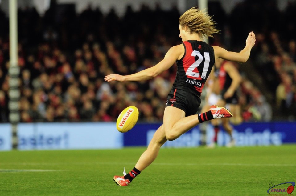 Heppell drives the Bombers forward
