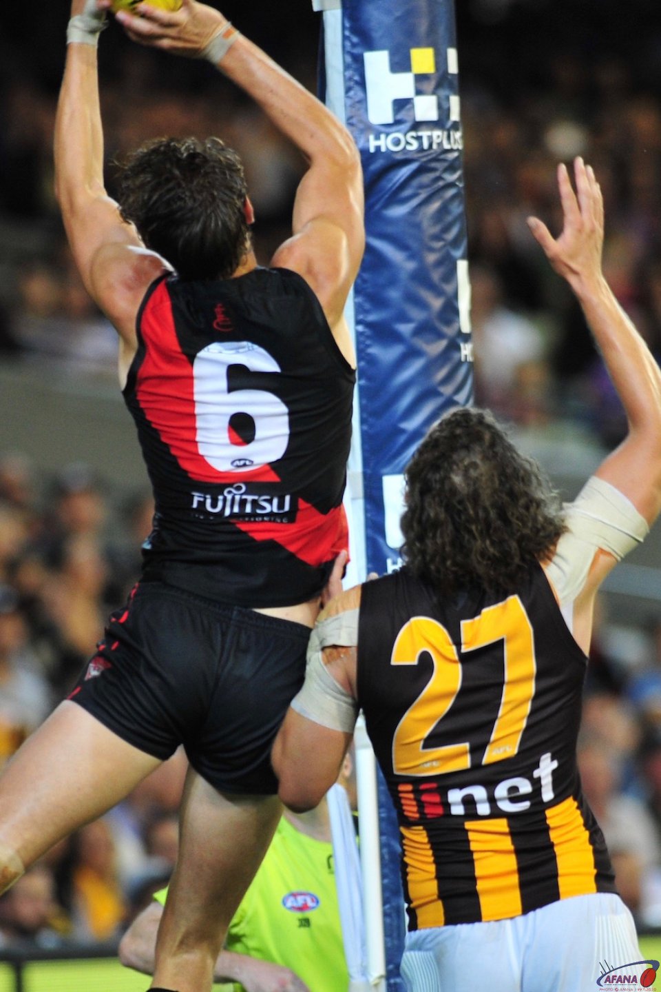 Daniher attempts to mark on the line