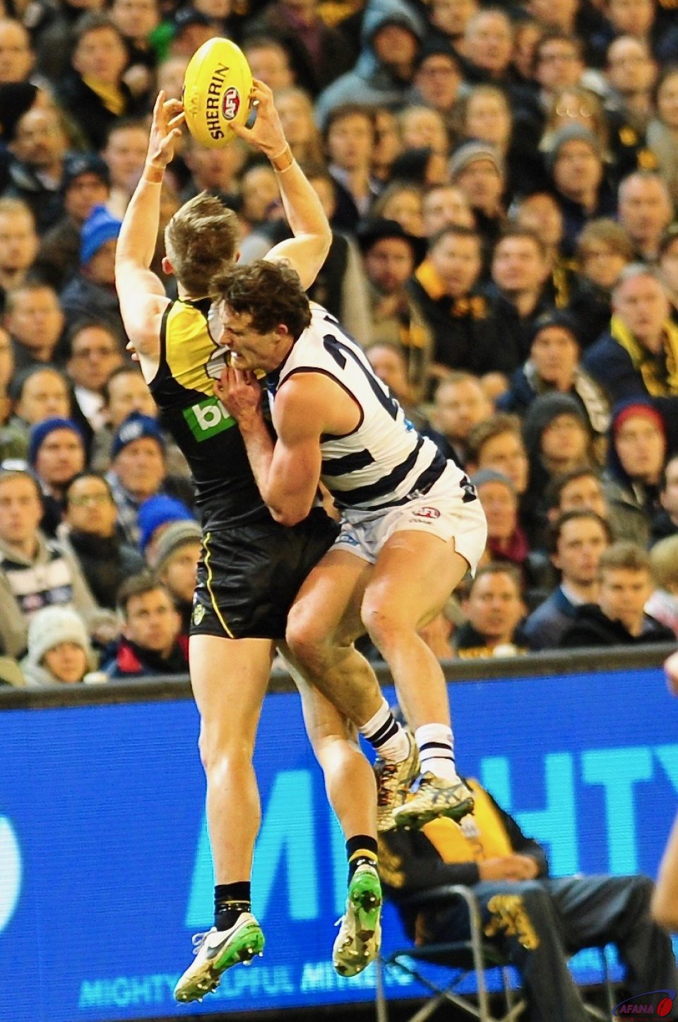 Reiwoldt marks in front of Jed Bews