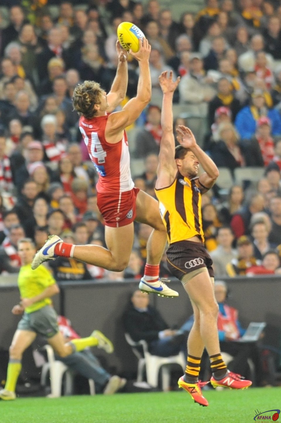 Dane Rampe takes a strong defensive mark outjumping Breust