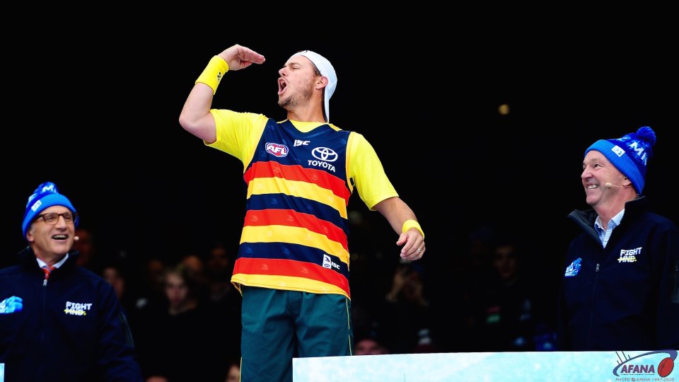 Lleyton Hewitt former tennis number 1 does the c'mon before his plunge 
