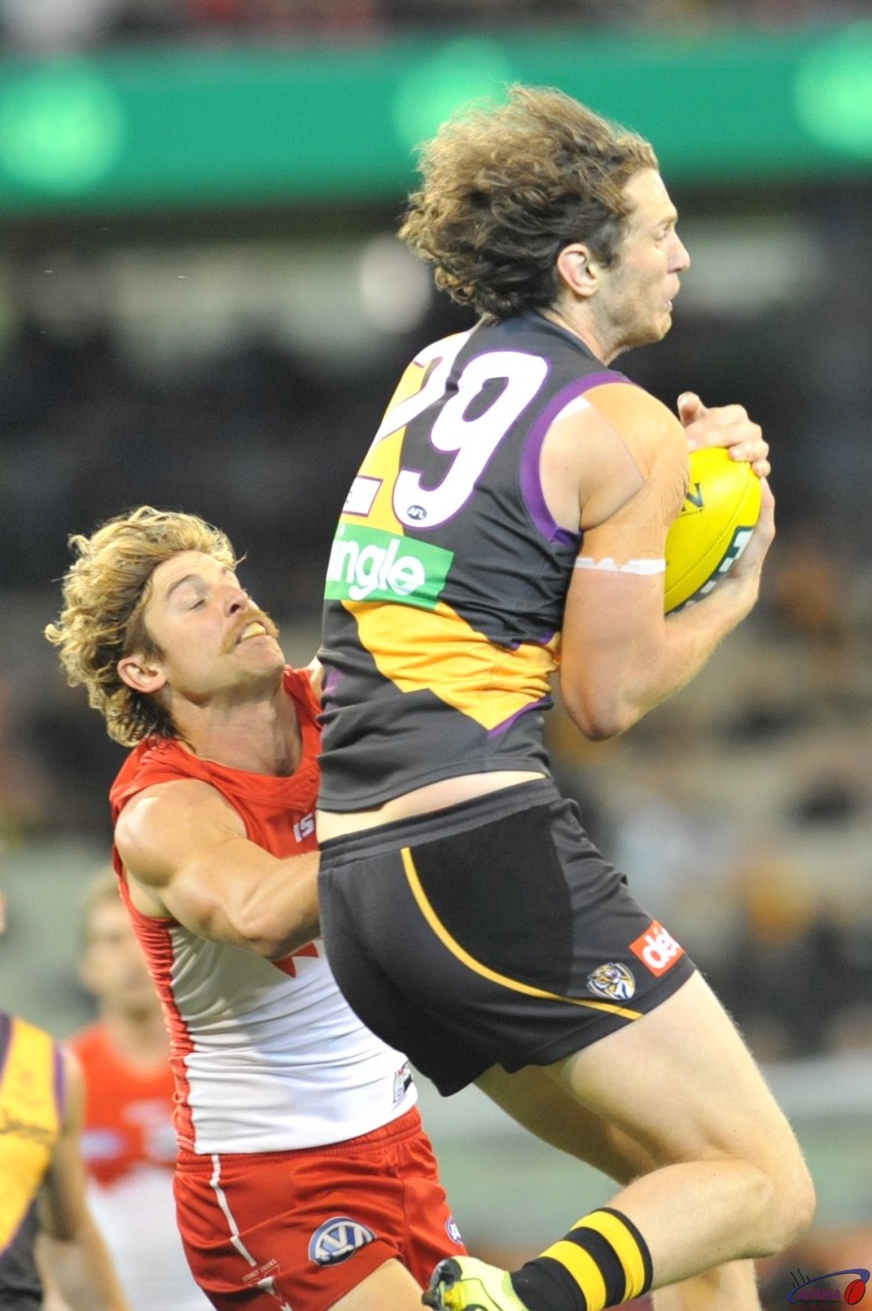 Tyrone Vickery takes a contested mark in the Tigers forward 50