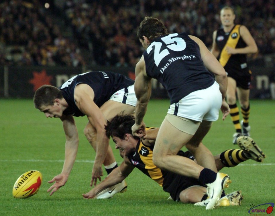 [b]Carlton Blues and Richmond Tigers players battle for posession[/b]