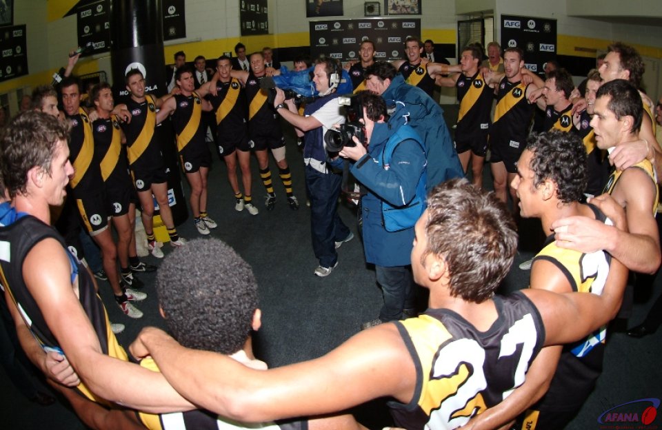 [b]The Richmond Tigers sing the club song after an early season victory[/b]
