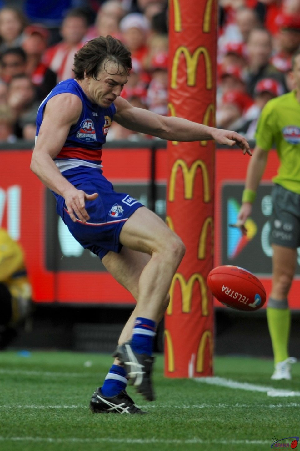 Picken scores the goal that sealed the Swans fate and ensured Bulldogs were Premiers