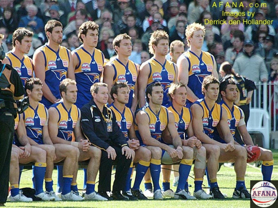 [b]The West Coast Eagles, including coach John Worsfold, gather for the pre-game team photograph[/b]