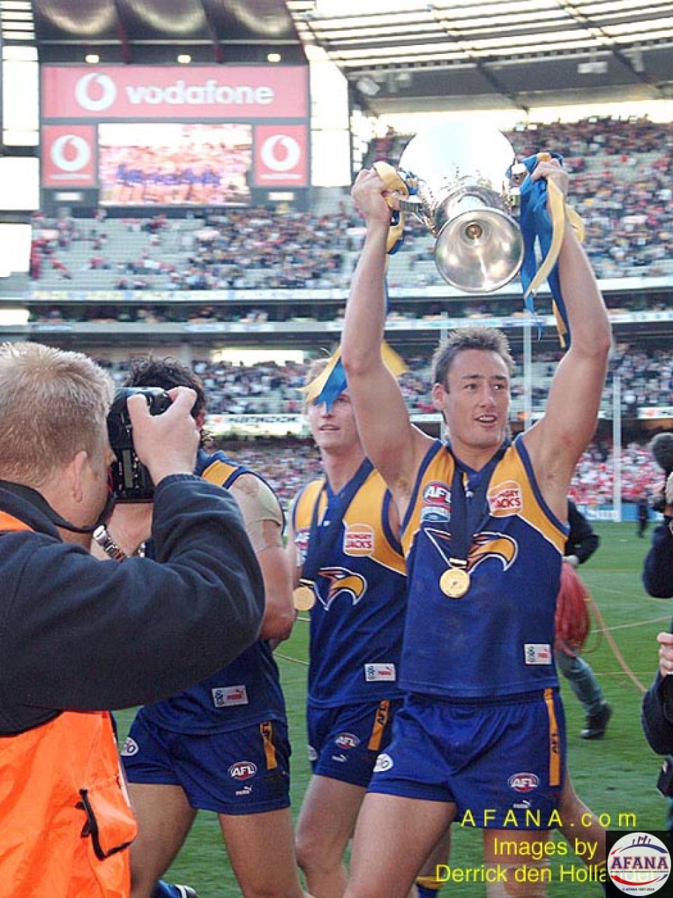 [b]The Eagles run their victory lap around the MCG after the 2006 AFL Grand Final[/b]